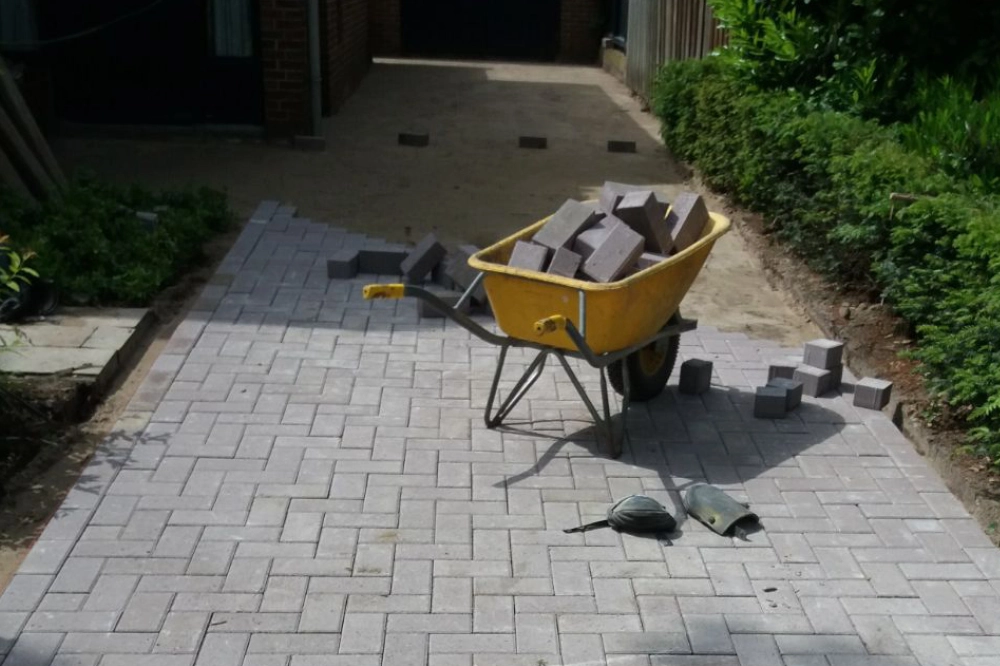 Nieuwe, volledig vlakke oprit in Doetinchem