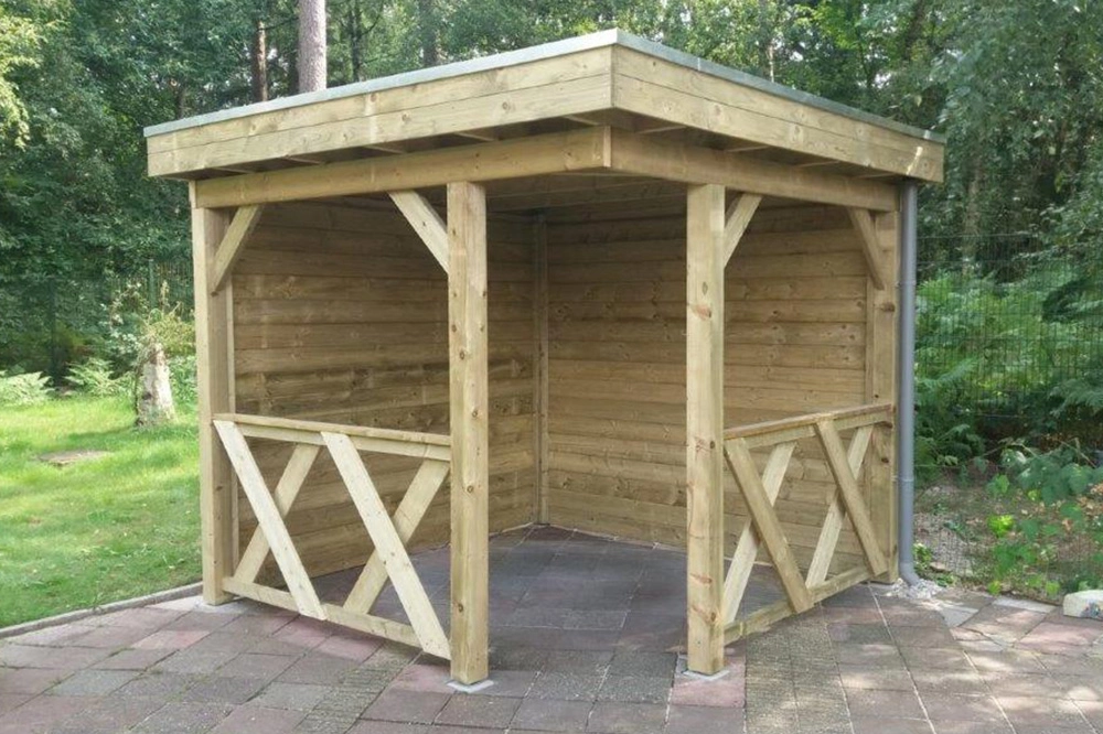 Nieuw houten tuinhuis (rookgelegenheid) geplaatst in Bilthoven