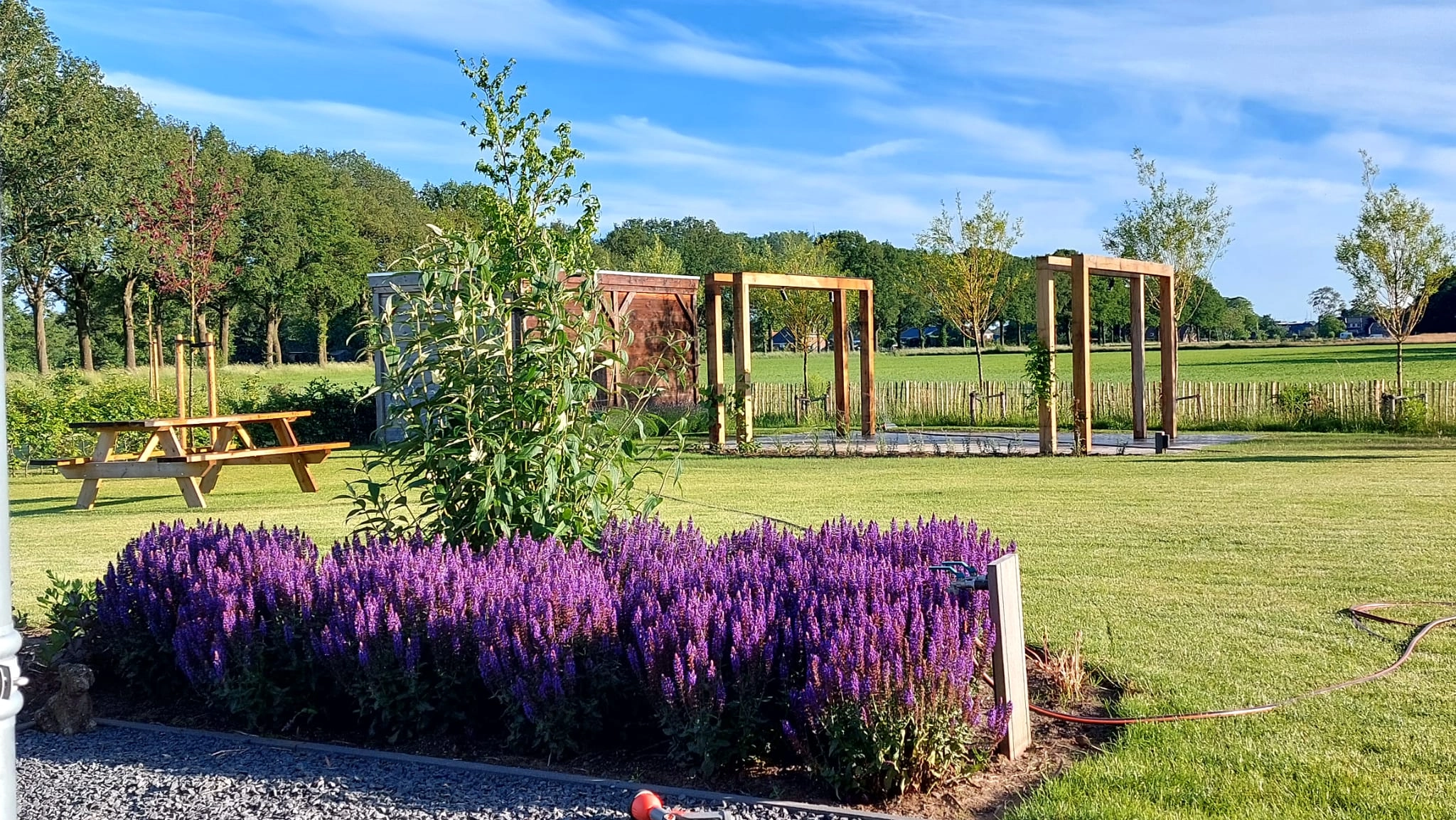 Heerlijk zitten in de tuin